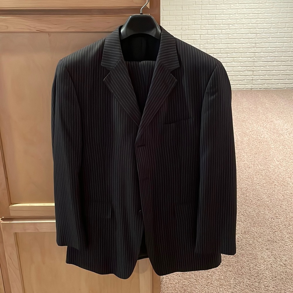 Mazzoni black with white pin stripe suit pleated pants 40R top 34 bottoms